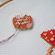 Load image into Gallery viewer, Pumpkin Magnetic Needle Minder