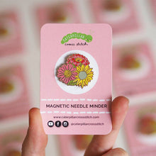 Load image into Gallery viewer, Flowers Needle Minder