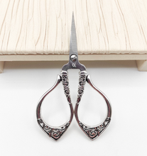 Load image into Gallery viewer, Vines Pattern Vintage Style Scissors