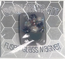 Load image into Gallery viewer, floral fused needleminder