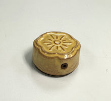 Load image into Gallery viewer, Awaji Kawara Magnetic Needleminder with Polisher, Multiple Colors