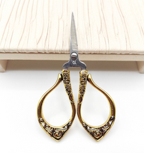 Load image into Gallery viewer, Vines Pattern Vintage Style Scissors
