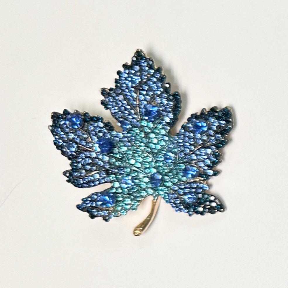 blue crystal maple leaf needleminder