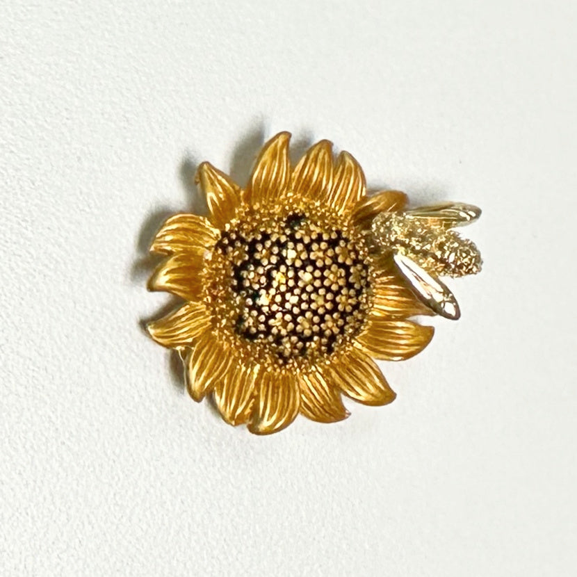 sunflower with bee needleminder